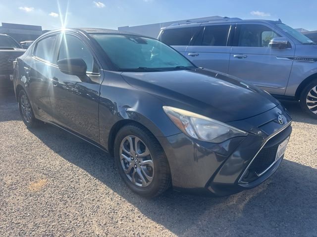 Used 2019 Toyota Yaris LE FWD image 3