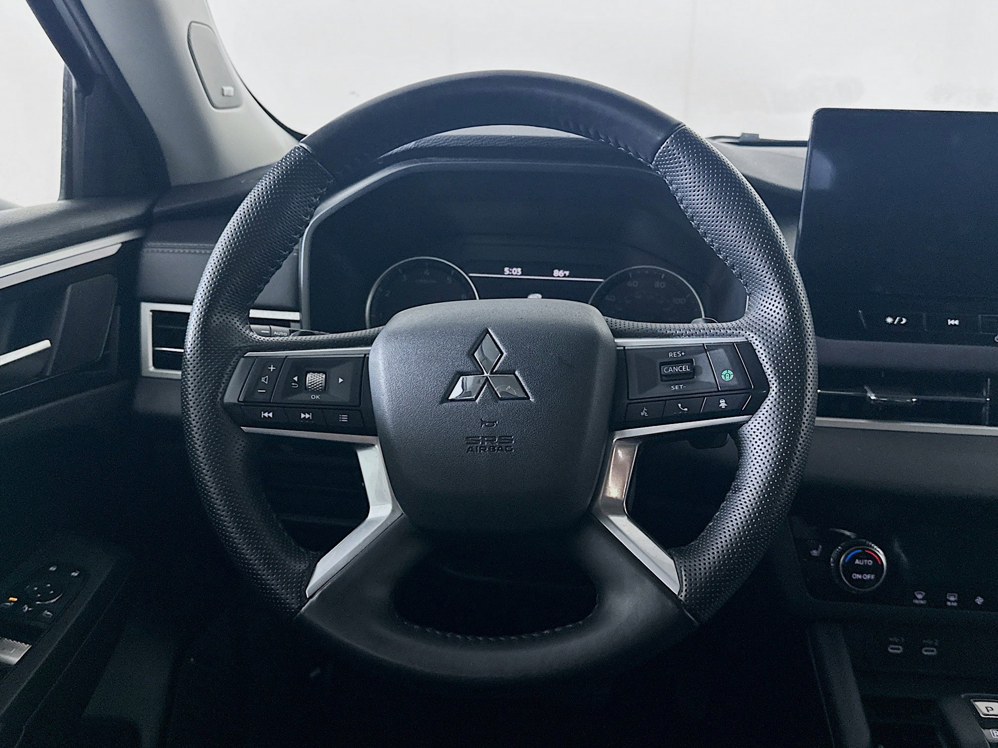 Used 2025 Mitsubishi Outlander SE FWD image 18