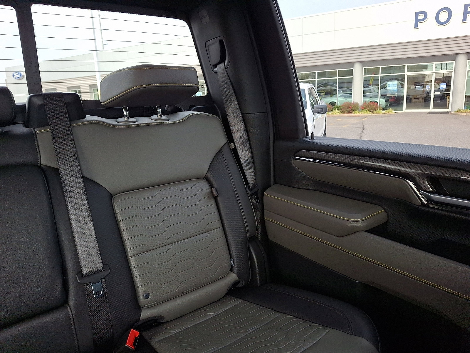 Used 2024 Chevrolet Silverado 2500 ZR2 w/ Snow Plow Prep/Camper Package image 20