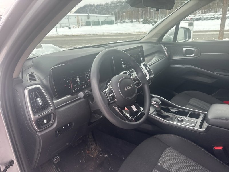 Used 2022 Kia Sorento LX image 12
