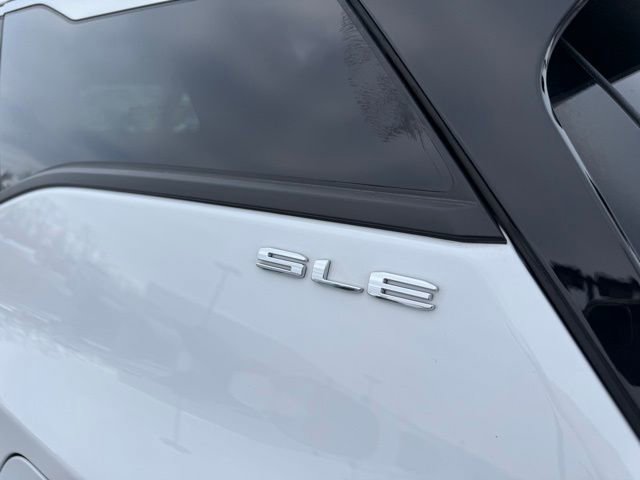 Used 2023 GMC Terrain SLE w/ Driver Convenience Package image 17