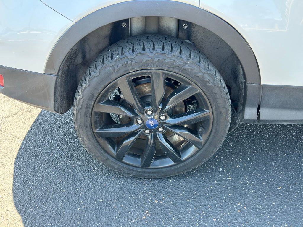 Used 2018 Ford Escape SE w/ SE Sport Appearance Package AWD/4WD image 2