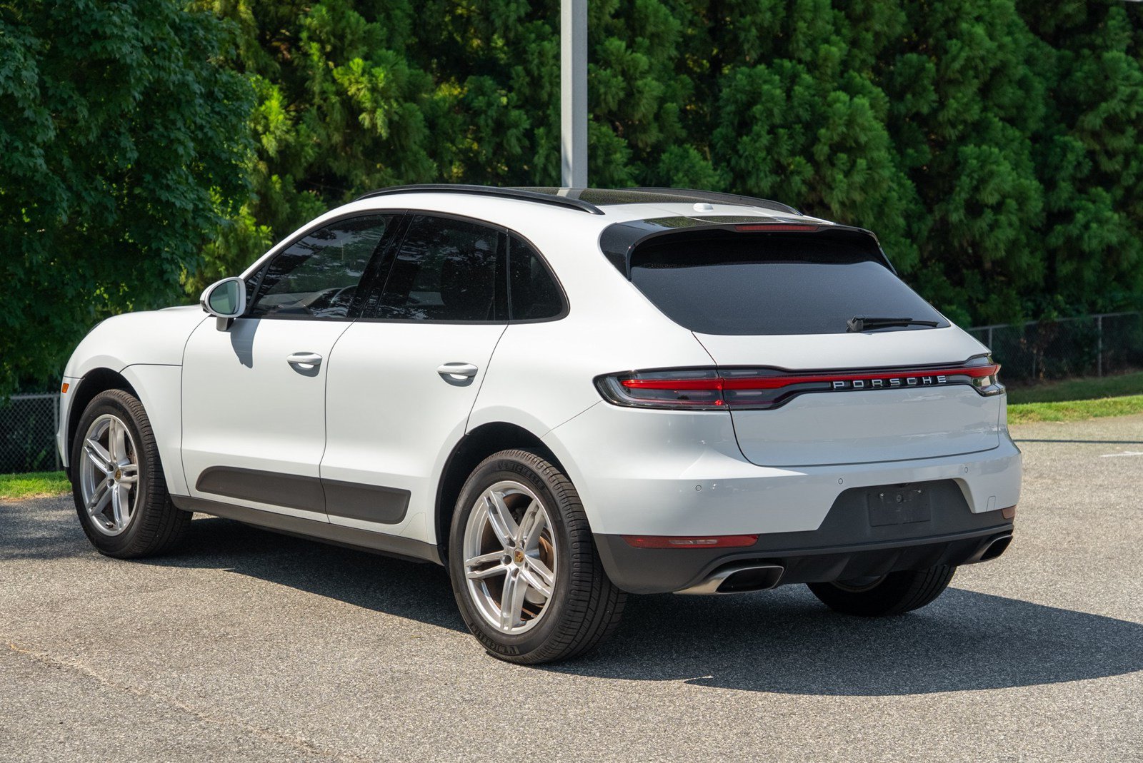 Certified 2021 Porsche Macan AWD/4WD image 2