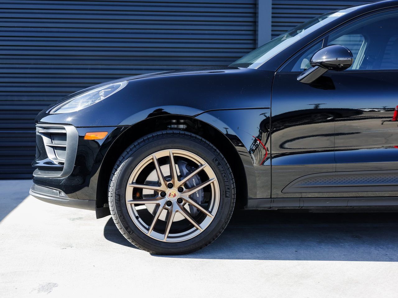 Certified 2025 Porsche Macan image 9