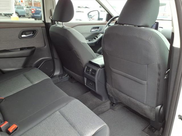 Used 2023 Nissan Rogue SV image 17