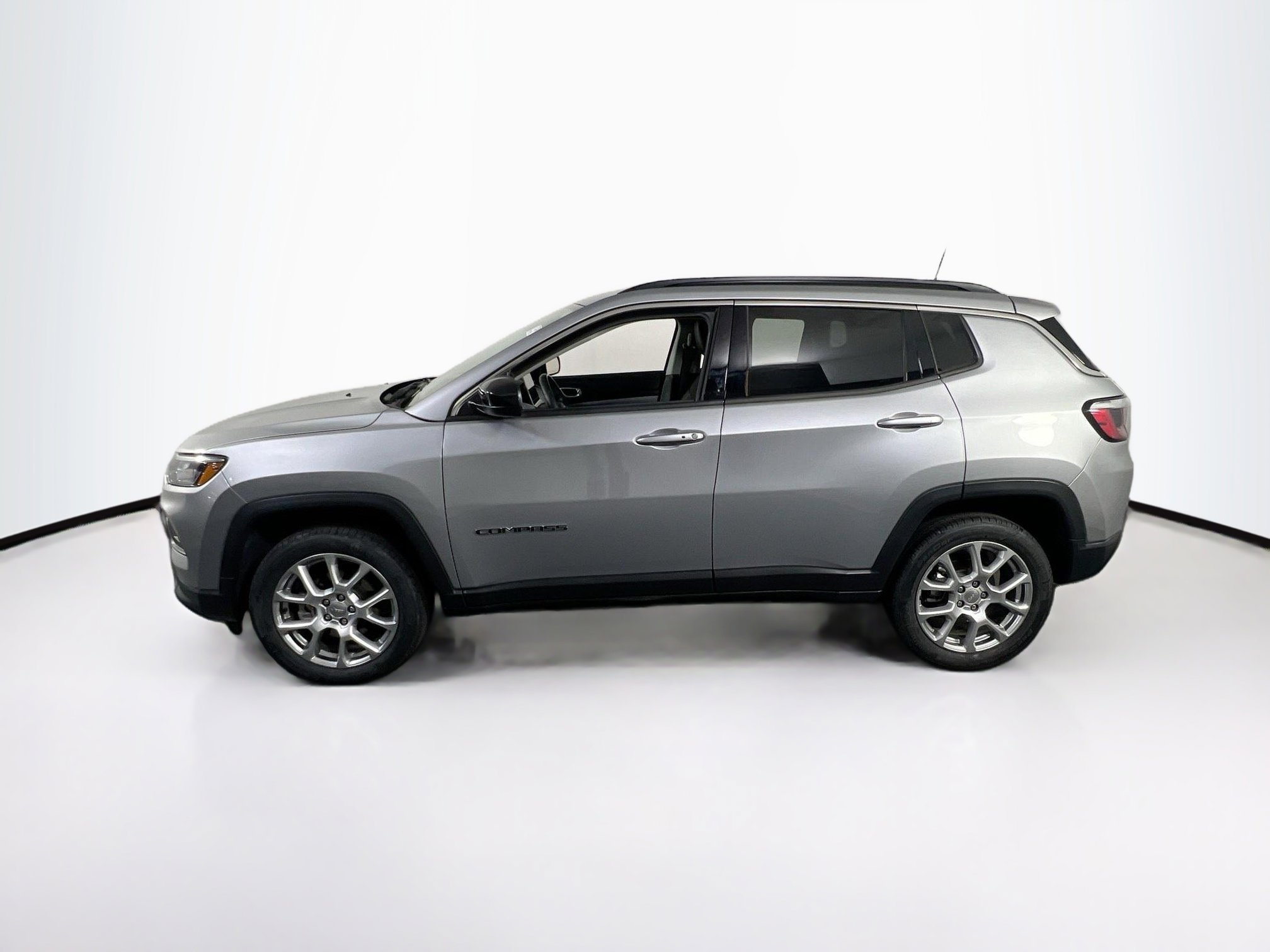 Used 2022 Jeep Compass Latitude AWD/4WD image 8
