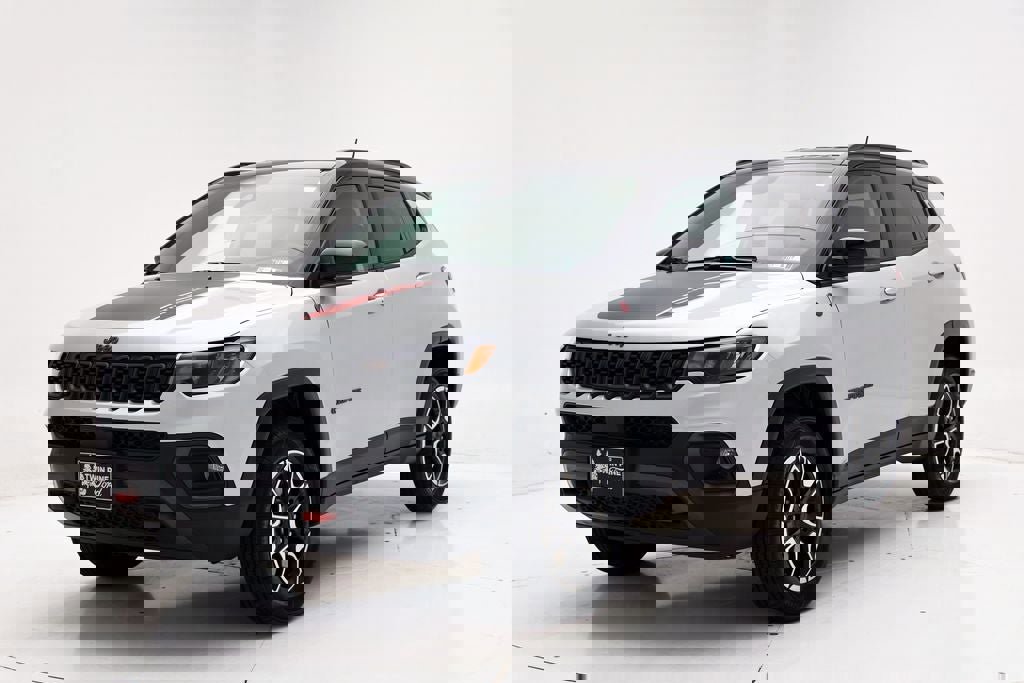 Used 2024 Jeep Compass Trailhawk image 5