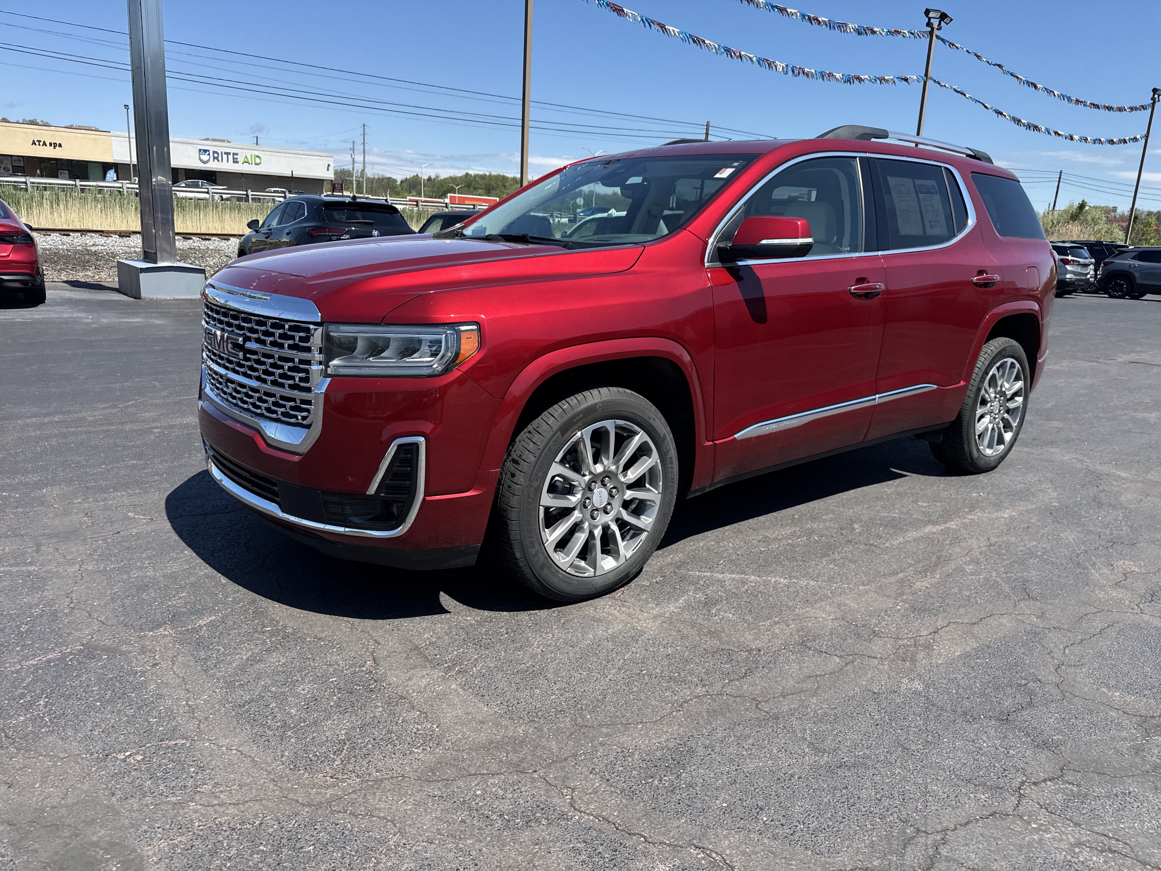Used 2023 GMC Acadia Denali w/ Denali Ultimate Package AWD/4WD image 4