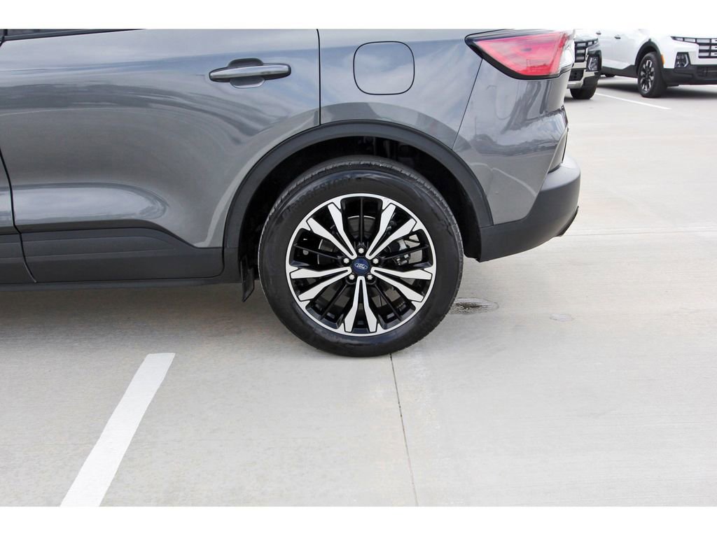 Certified 2022 Ford Escape SE w/ SE Sport Appearance Package image 30