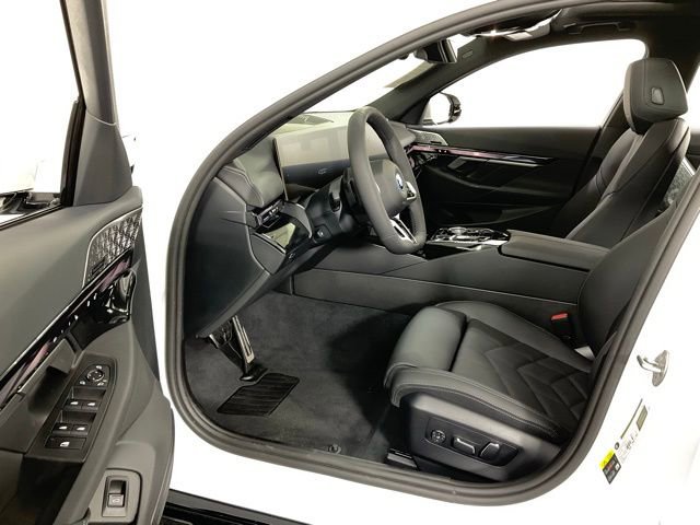Used 2024 BMW i5 eDrive40i w/ M Sport Package RWD image 32