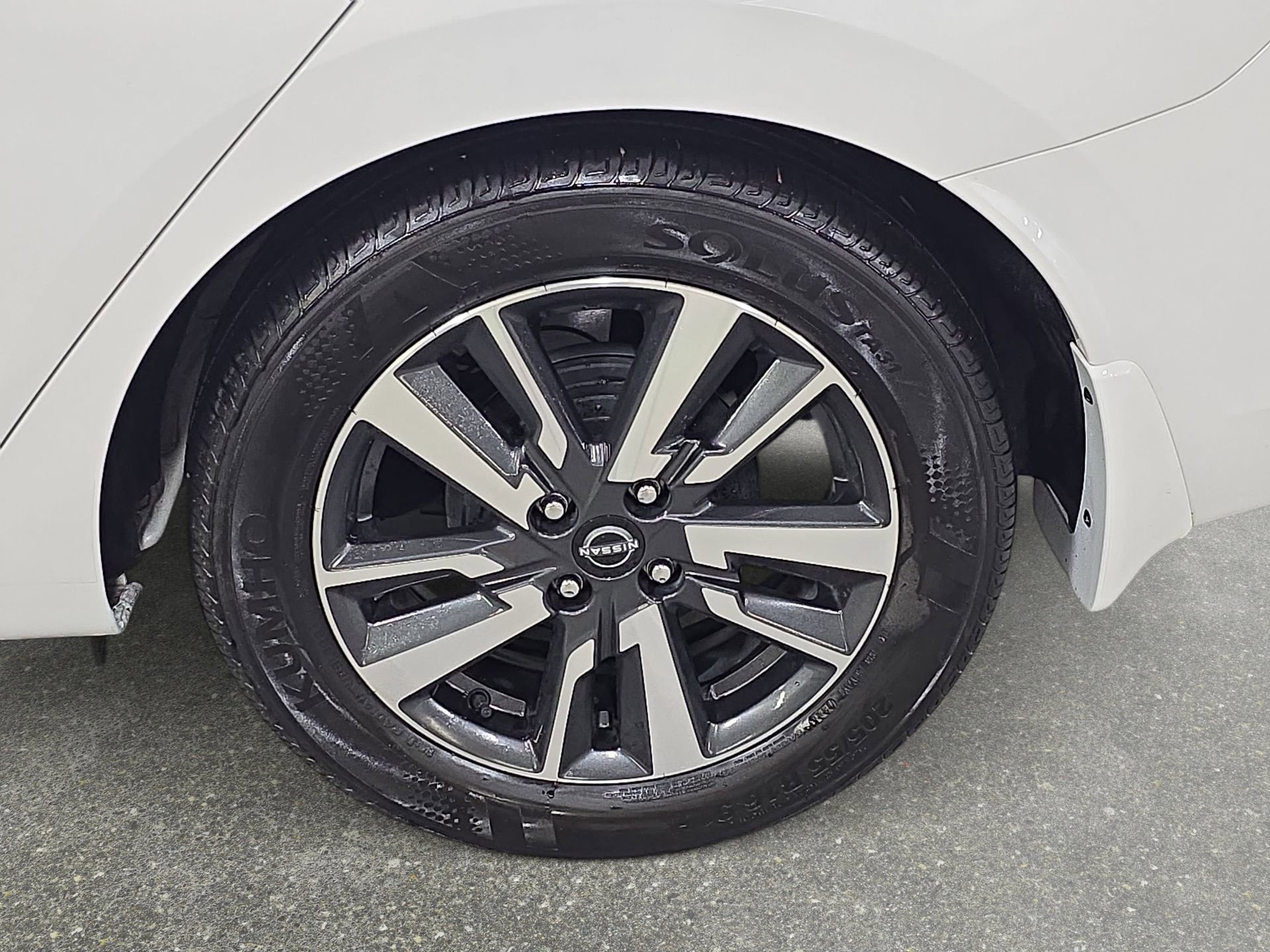 Certified 2025 Nissan Versa SV w/ Trunk Package image 31