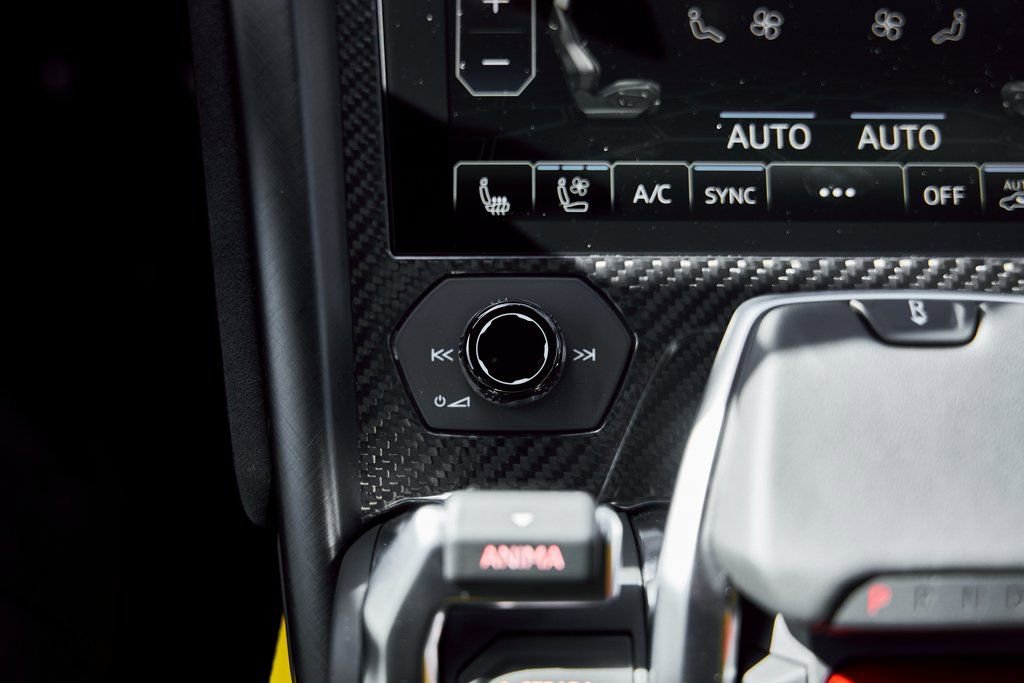 Used 2021 Lamborghini Urus AWD/4WD image 69