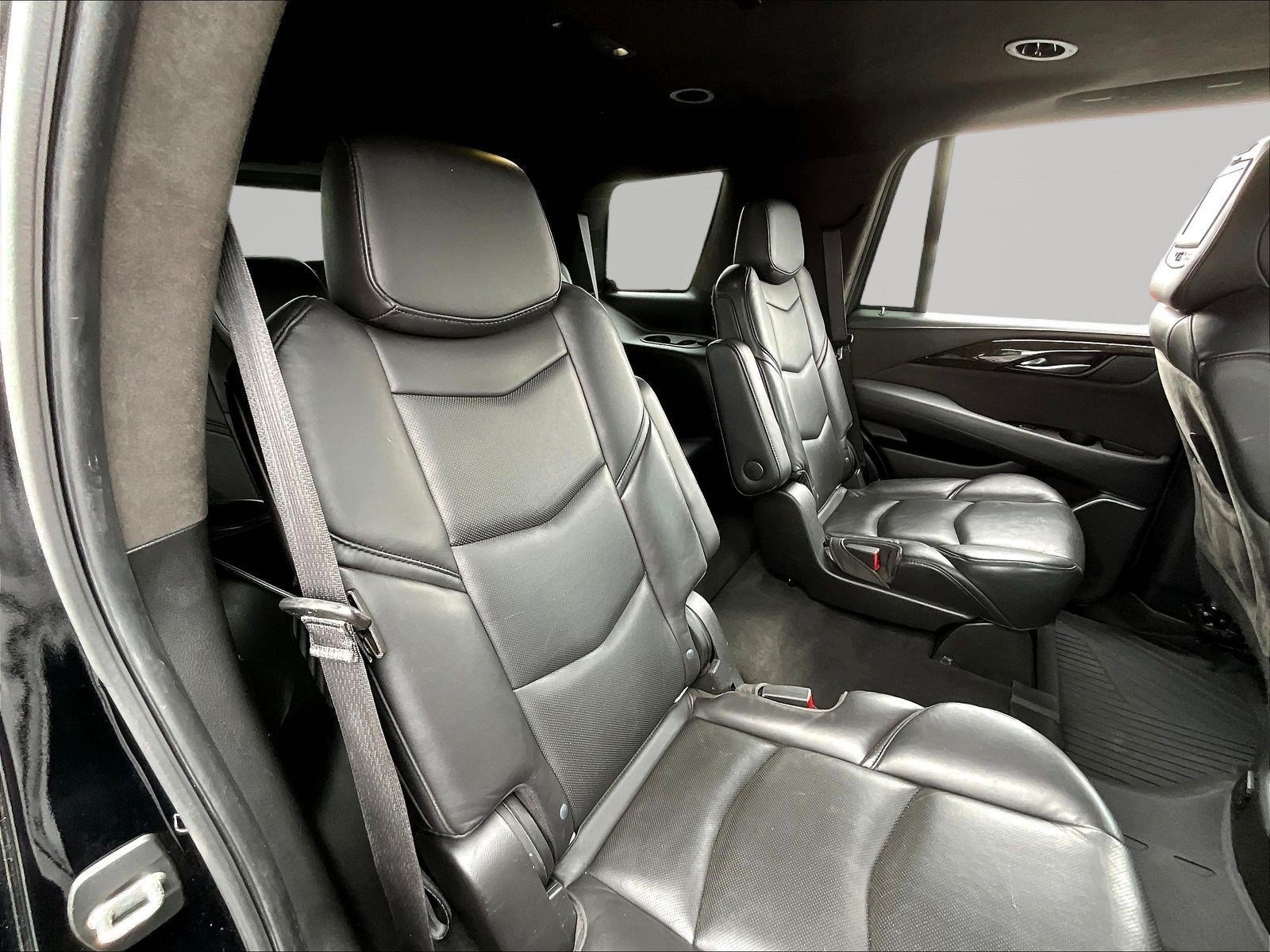 Used 2019 Cadillac Escalade Platinum w/ Escalade Sport Edition AWD/4WD image 24