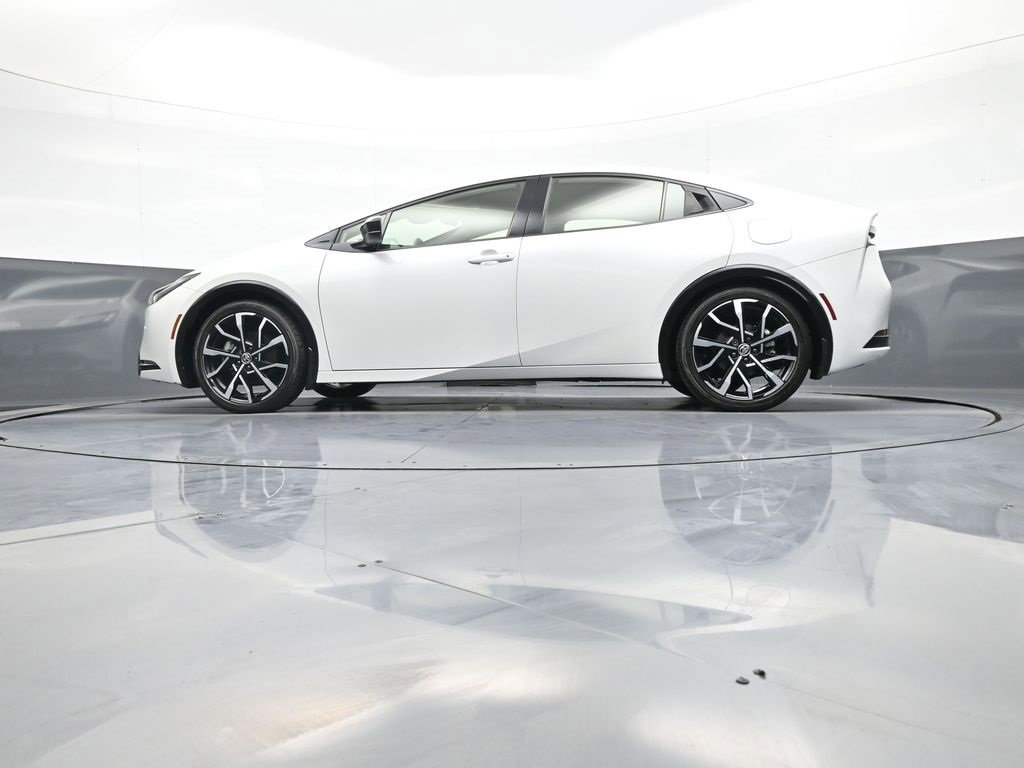 Used 2024 Toyota Prius Prime image 32