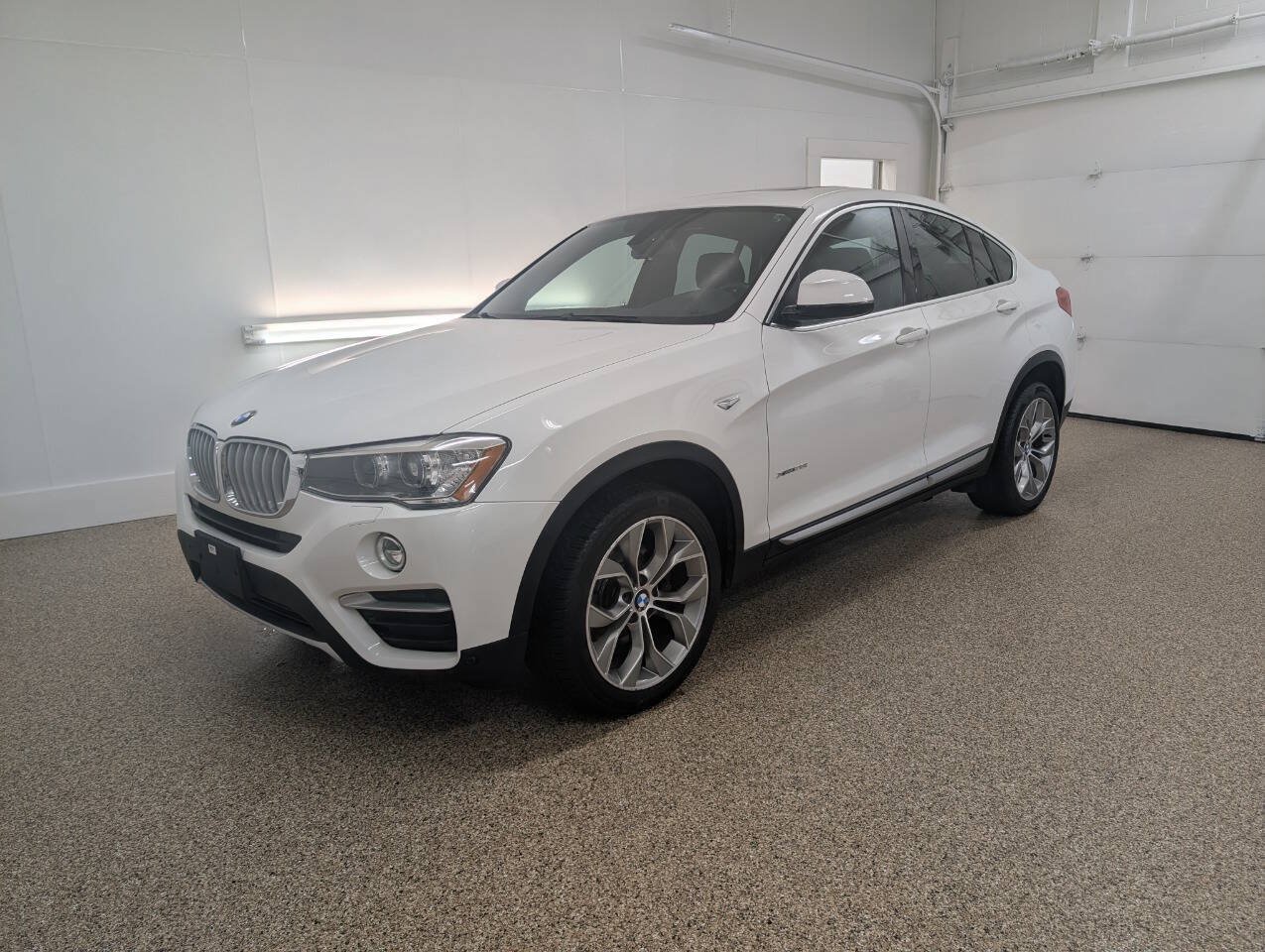 Used 2017 BMW X4 xDrive28i AWD/4WD image 2