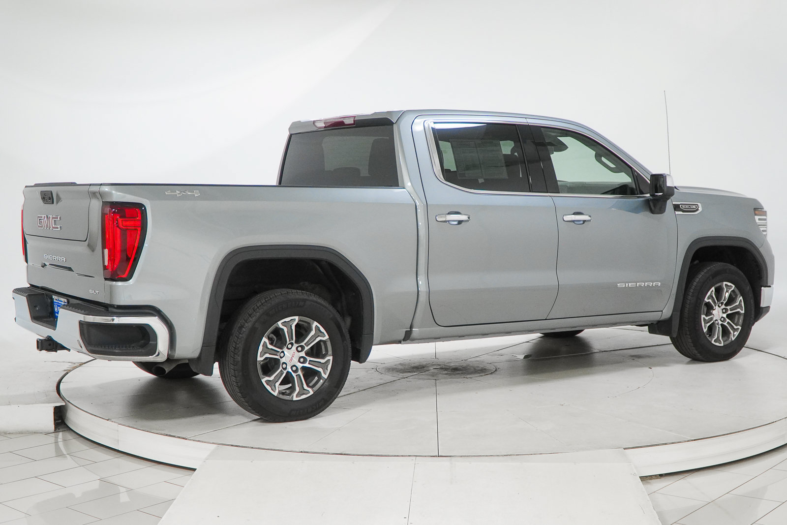 Used 2026 GMC Sierra 1500 SLT AWD/4WD image 11