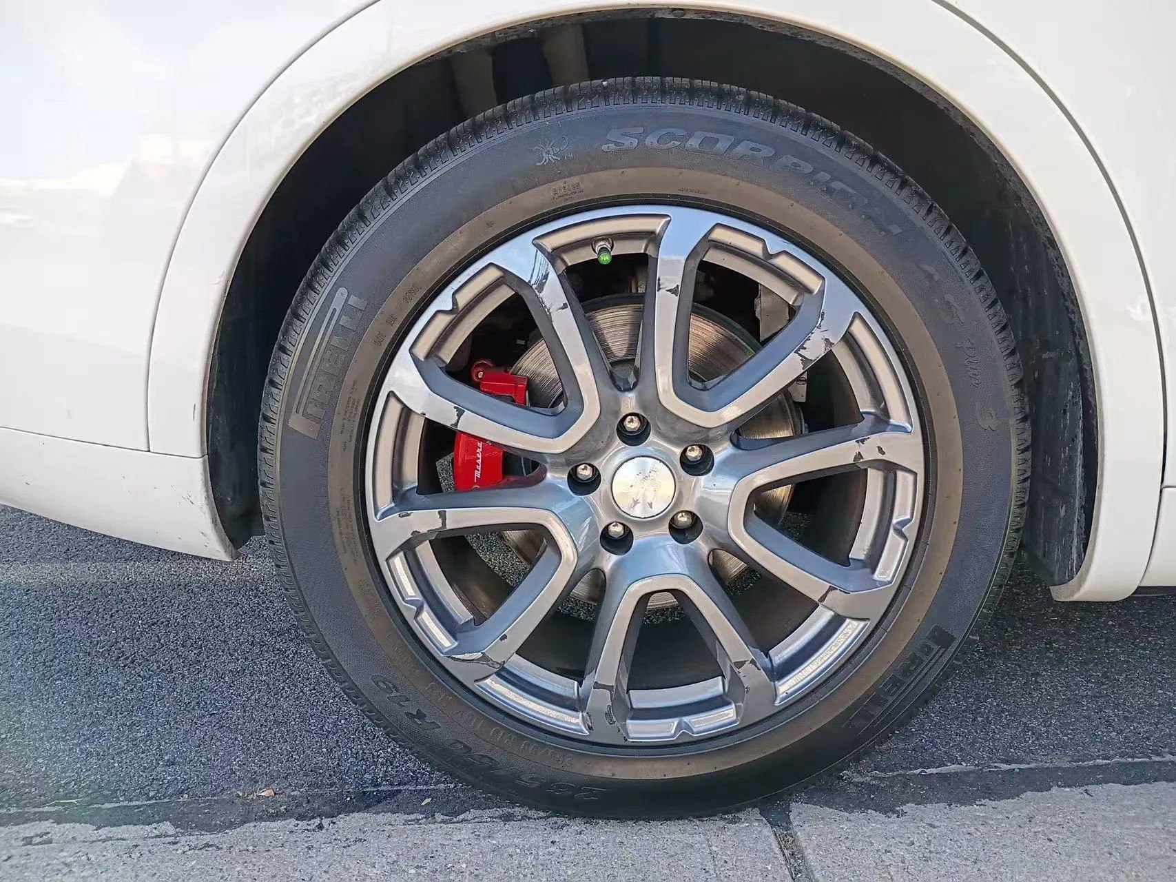 Used 2018 Maserati Levante GranLusso AWD/4WD image 27