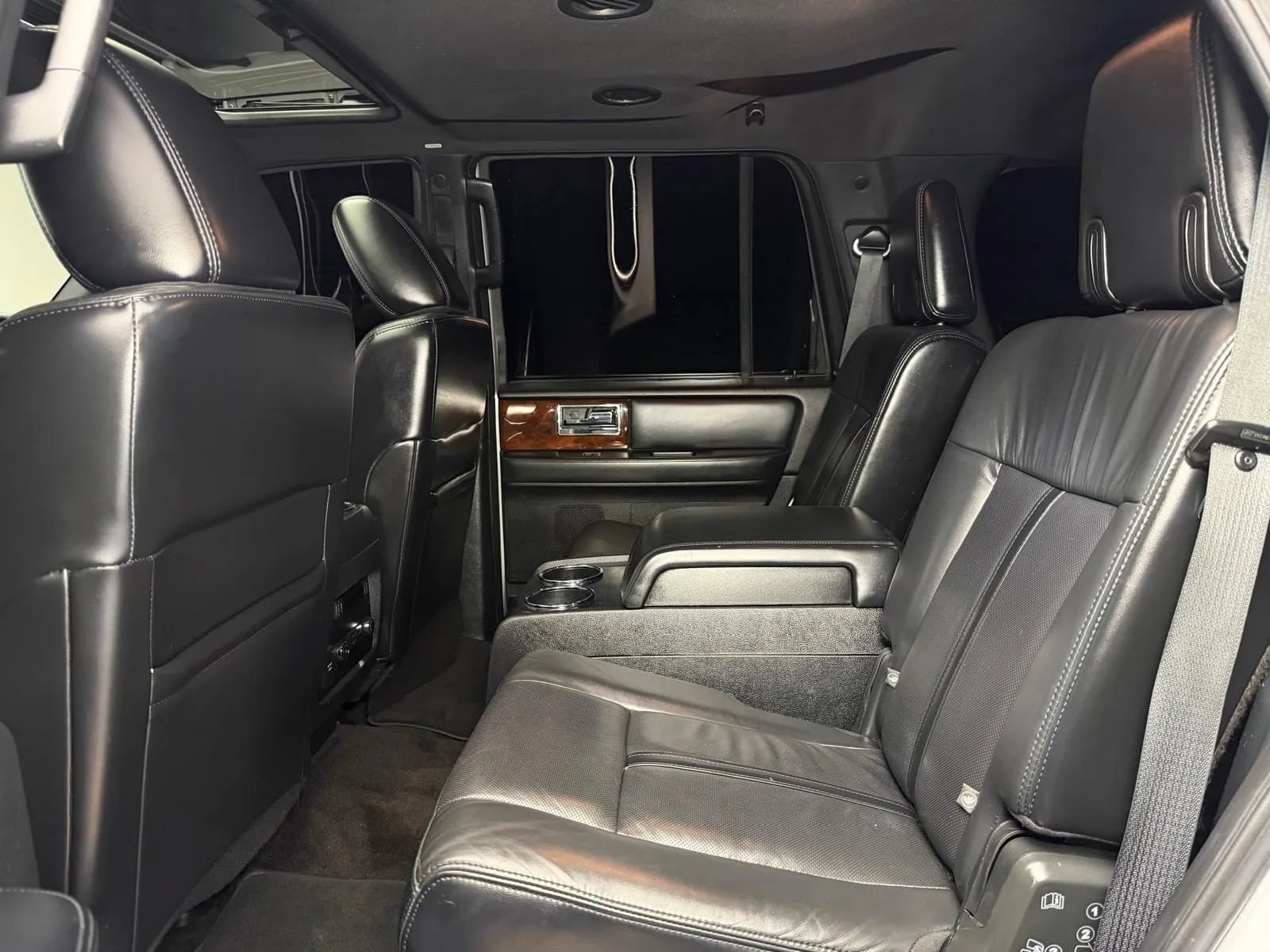 Used 2015 Lincoln Navigator 4WD image 21