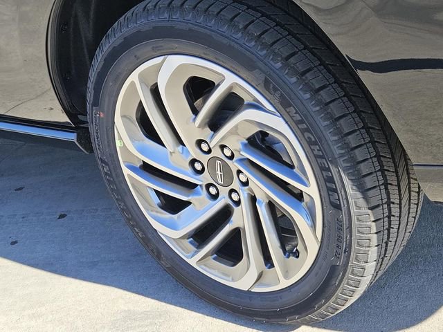 New 2025 Lincoln Navigator Reserve AWD/4WD image 8