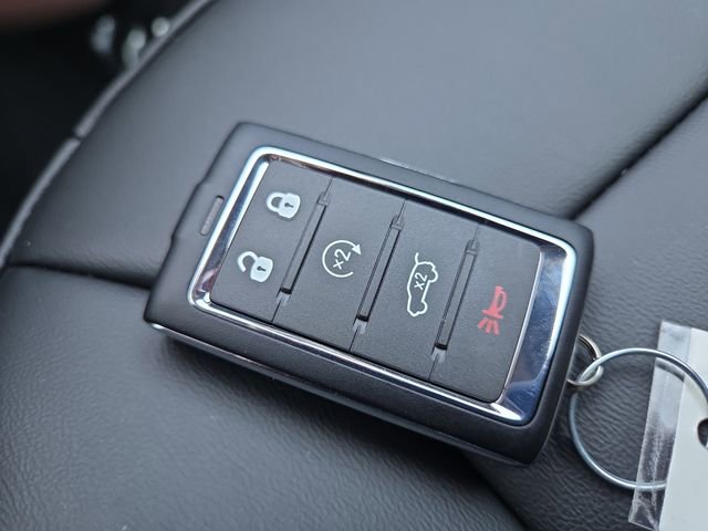 New 2025 Jeep Grand Cherokee Limited w/ Black Appearance Package image 31