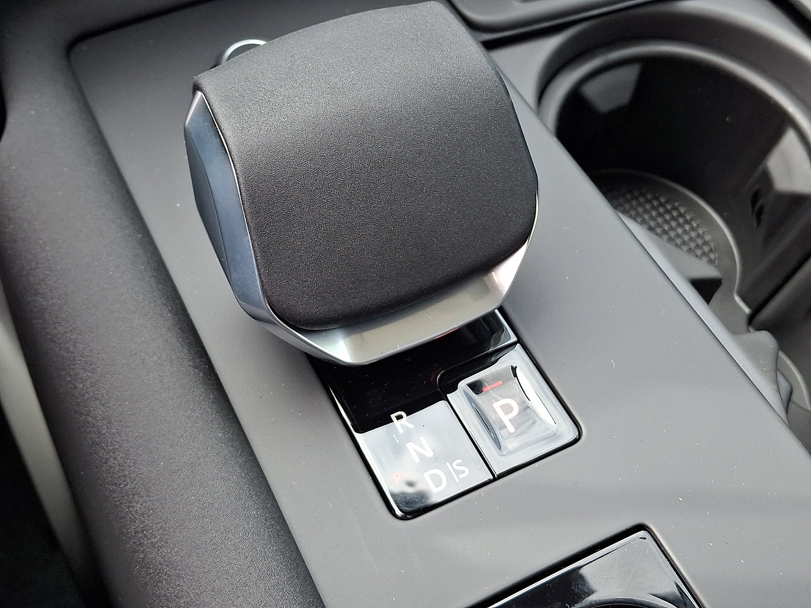 New 2026 Land Rover Discovery S AWD/4WD image 12