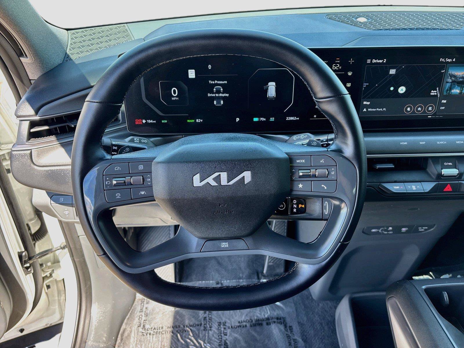 Used 2024 Kia EV9 Light Long Range RWD image 11