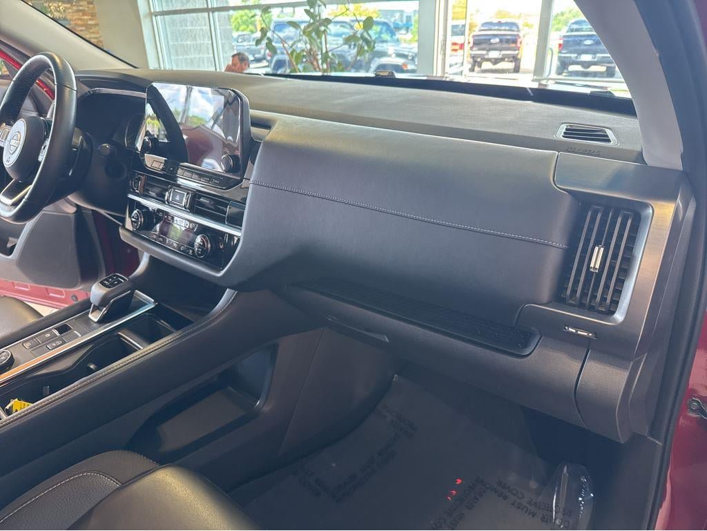 Used 2023 Nissan Pathfinder SL AWD/4WD image 27