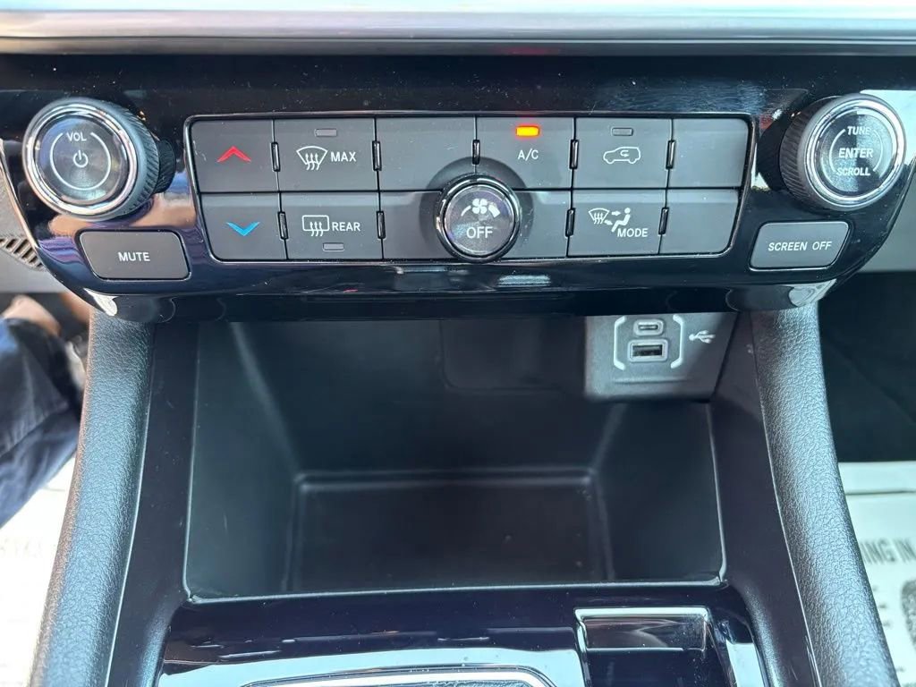 Used 2026 Jeep Compass Latitude image 17