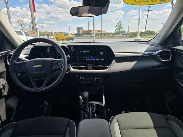 Used 2025 Chevrolet TrailBlazer LT FWD image 15