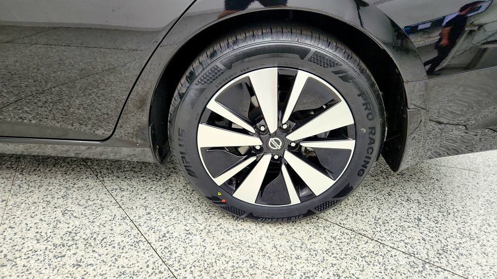 Used 2021 Nissan Altima 2.5 SV w/ SV Premium Package FWD image 9