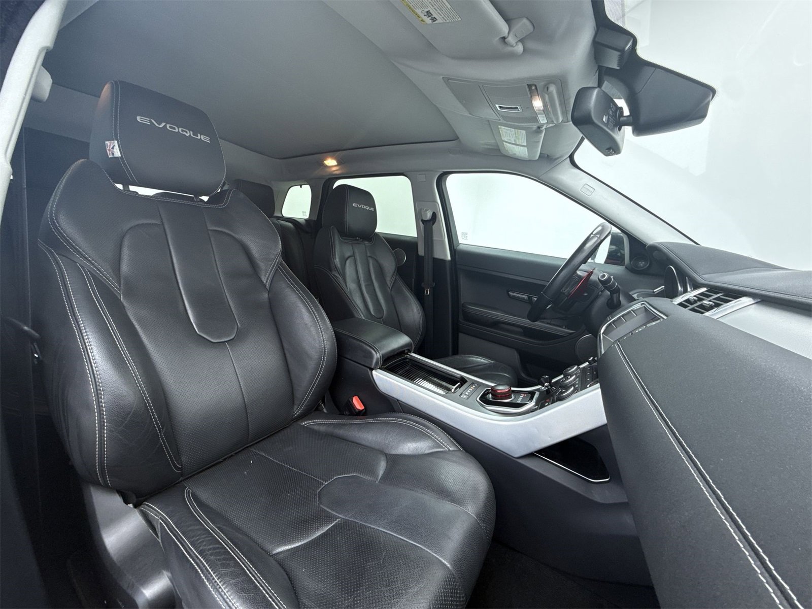 Used 2015 Land Rover Range Rover Evoque Dynamic image 9