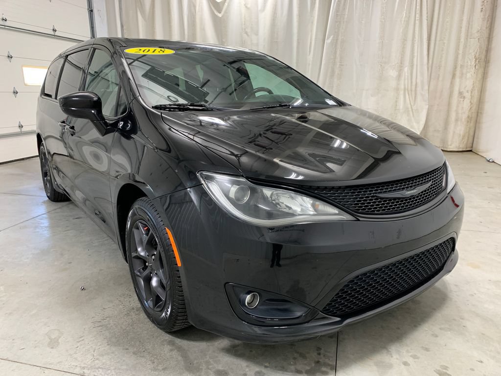 Used 2018 Chrysler Pacifica Touring Plus w/ S Appearance Package FWD video 2