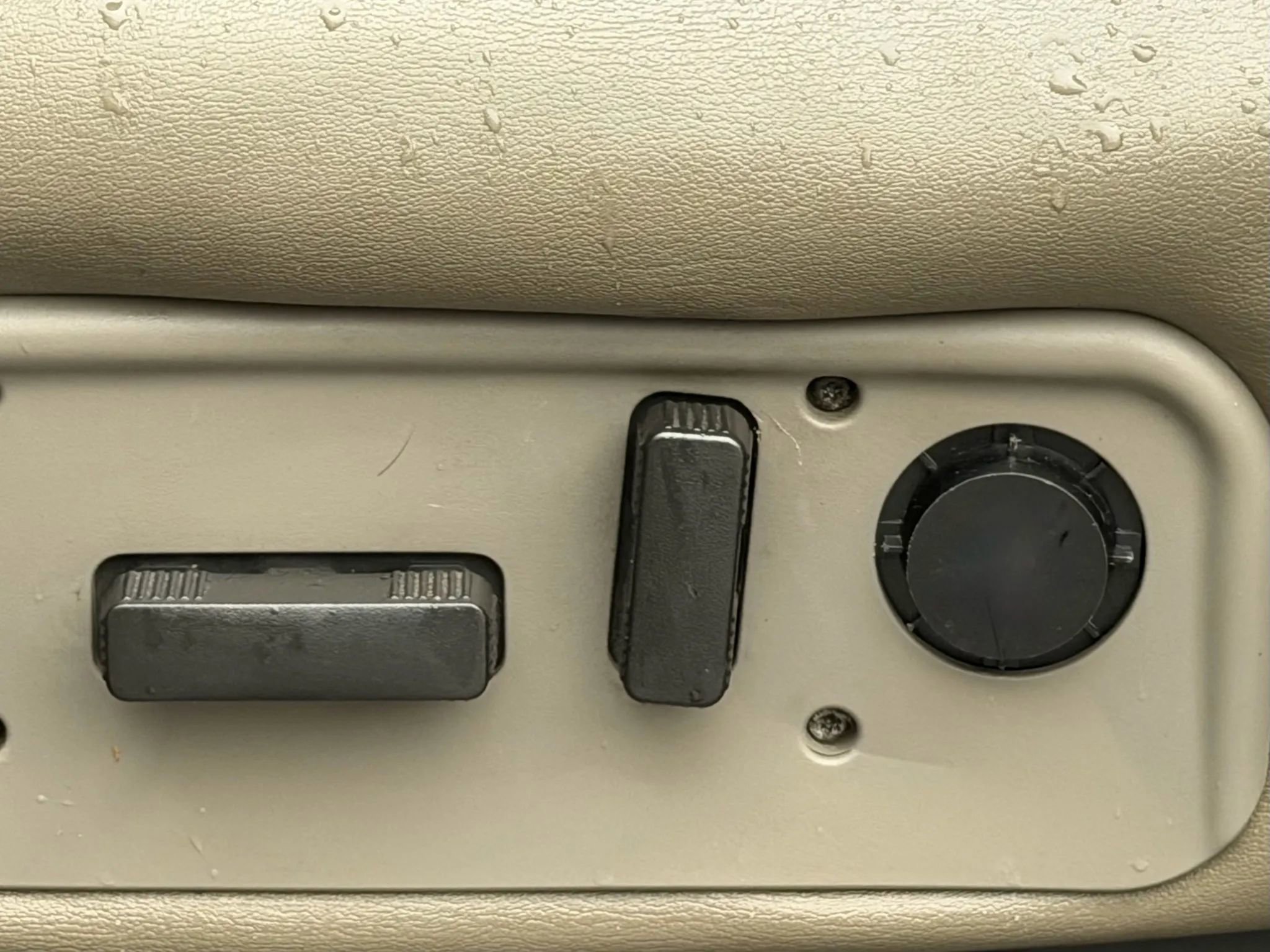 Used 2004 HUMMER H2 w/ Preferred Equipment Group image 30