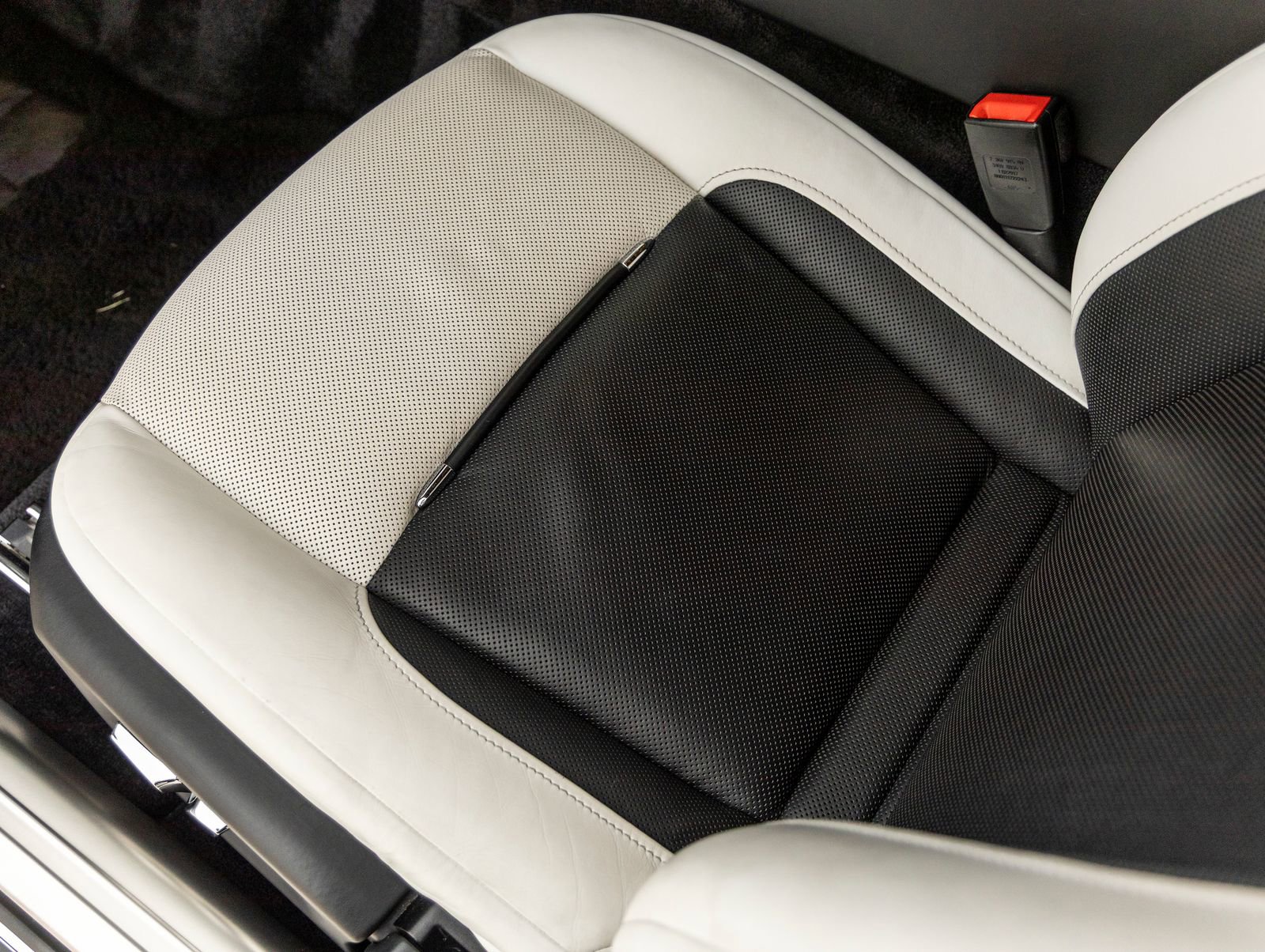 Used 2018 Rolls-Royce Wraith RWD image 27