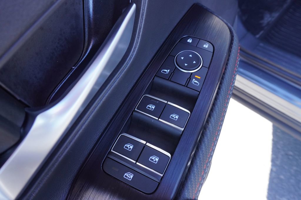 Certified 2025 Nissan Kicks SR FWD image 15
