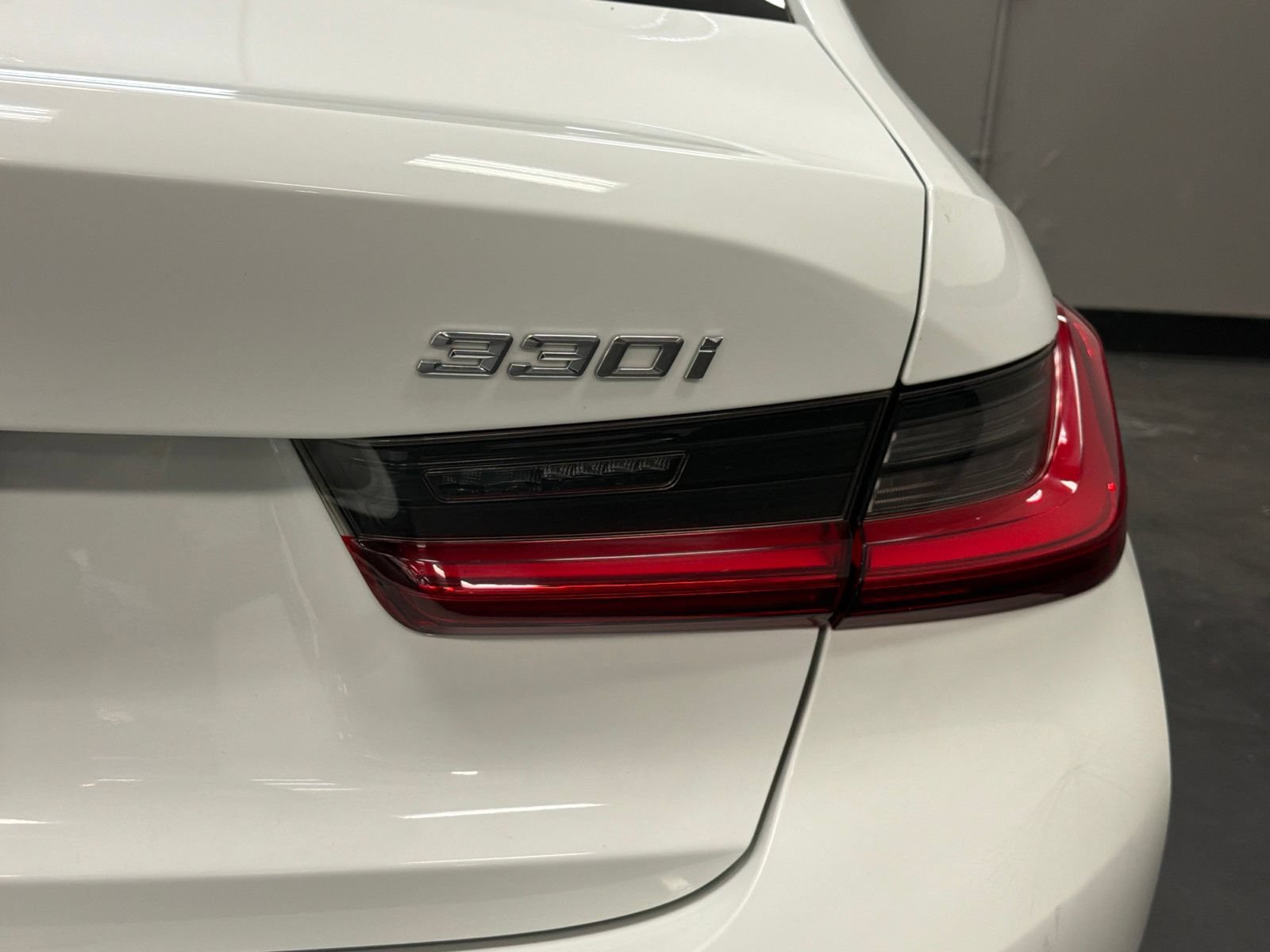 Used 2021 BMW 330i Sedan w/ Convenience Package RWD image 15