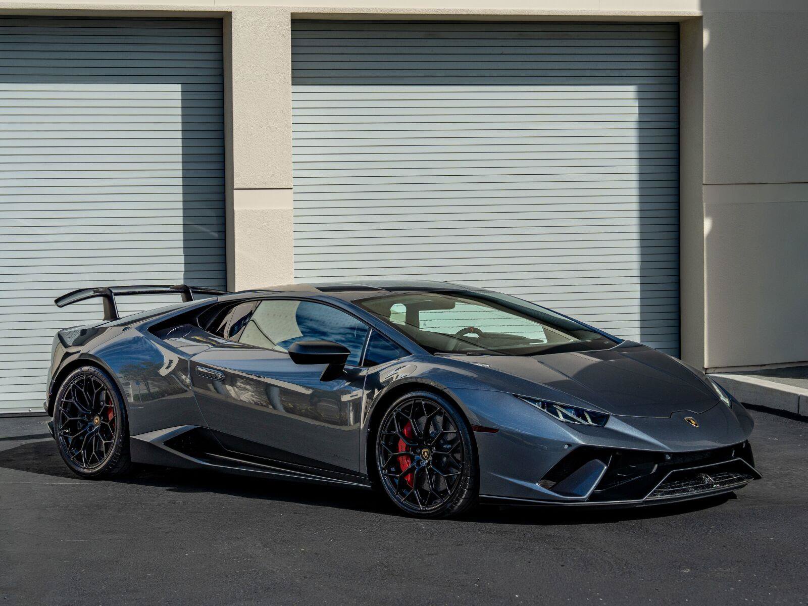 Used 2018 Lamborghini Huracan Performante AWD/4WD image 8