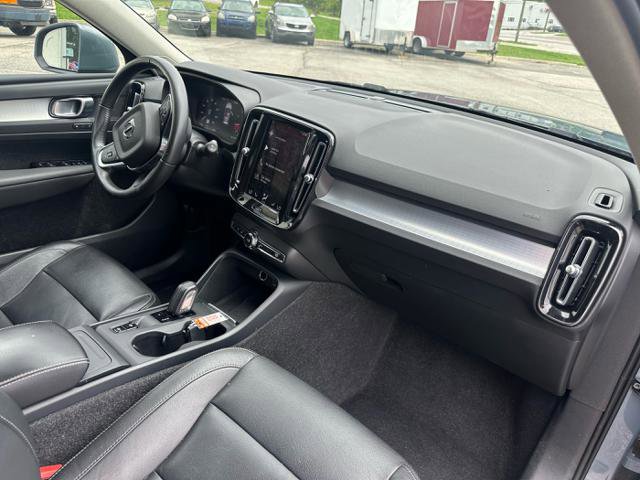Used 2021 Volvo XC40 T5 Momentum image 10