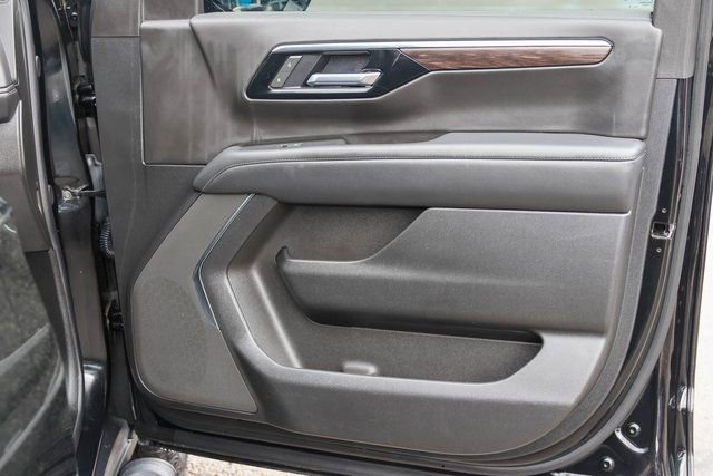 Used 2025 Chevrolet Tahoe Z71 image 17