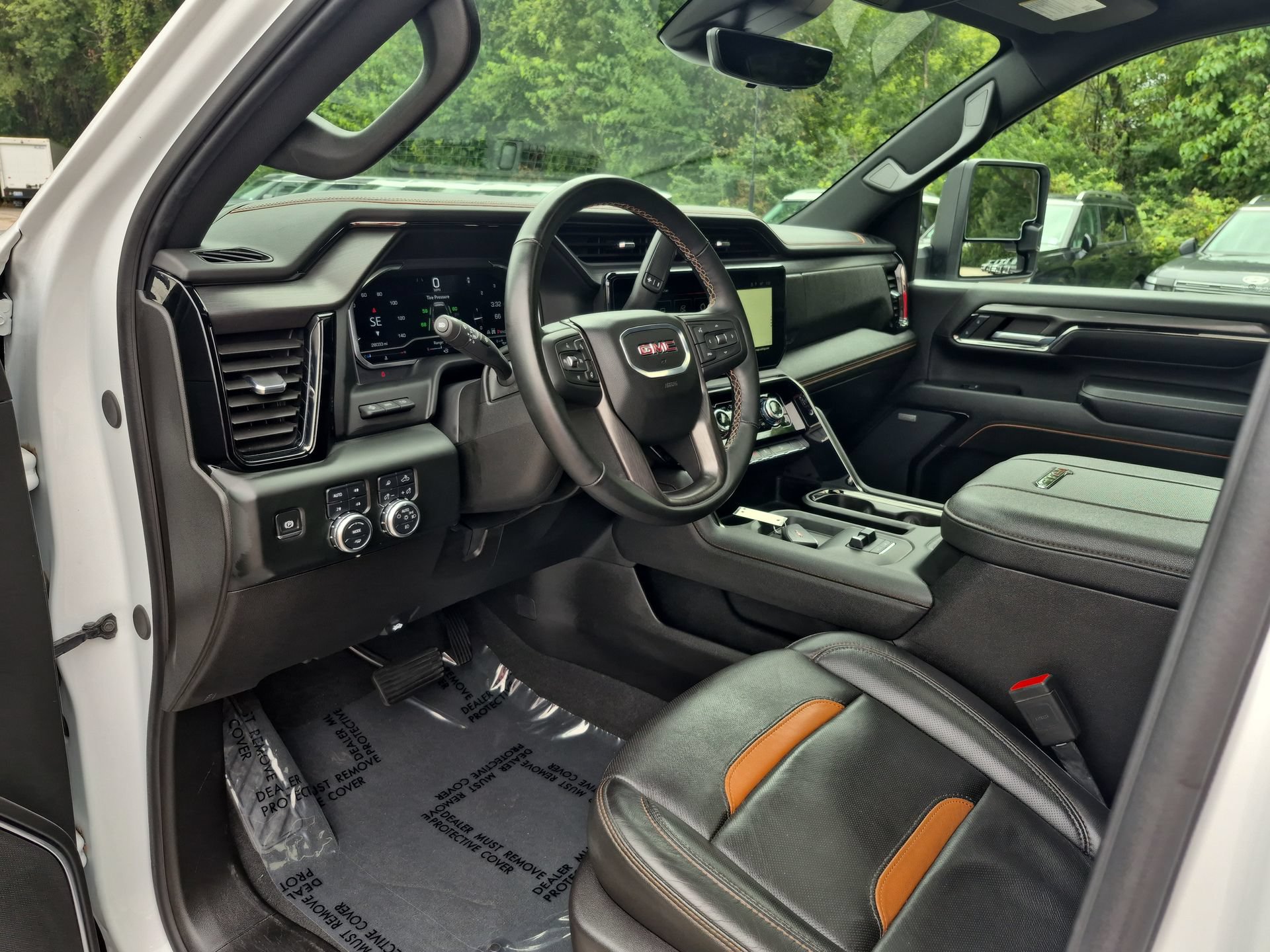 Used 2024 GMC Sierra 2500 AT4 w/ AT4 Premium Plus Package AWD/4WD image 11