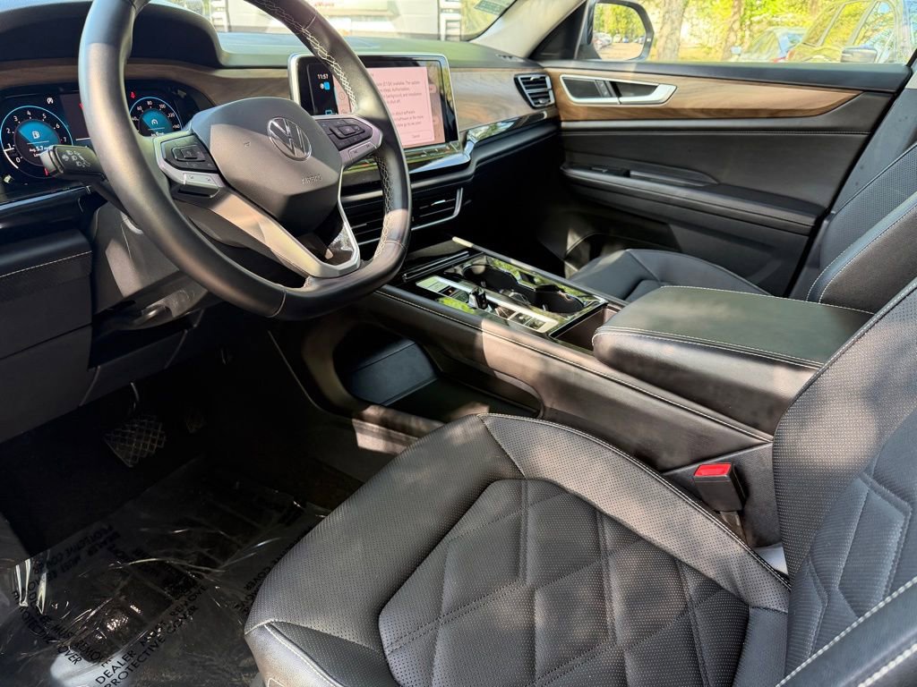 Used 2025 Volkswagen Atlas SE AWD/4WD image 23