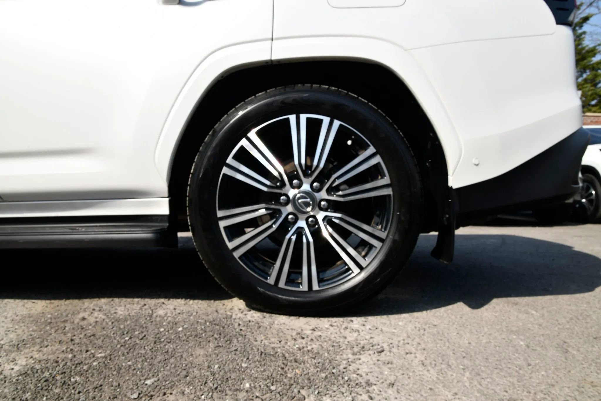 Used 2025 Lexus LX 700h Luxury AWD/4WD image 28