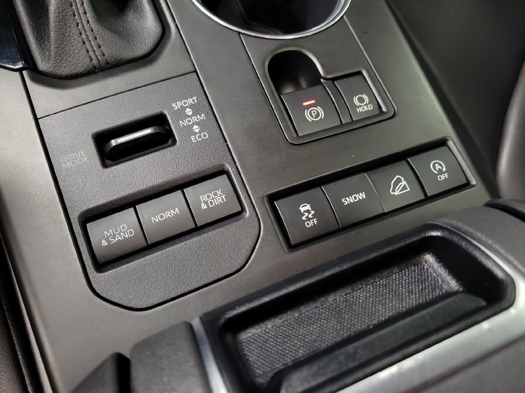Used 2021 Toyota Highlander XLE AWD/4WD image 19