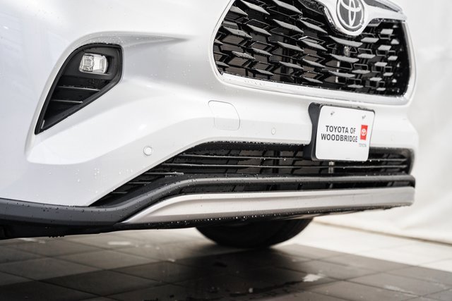 New 2026 Toyota Highlander Platinum image 14