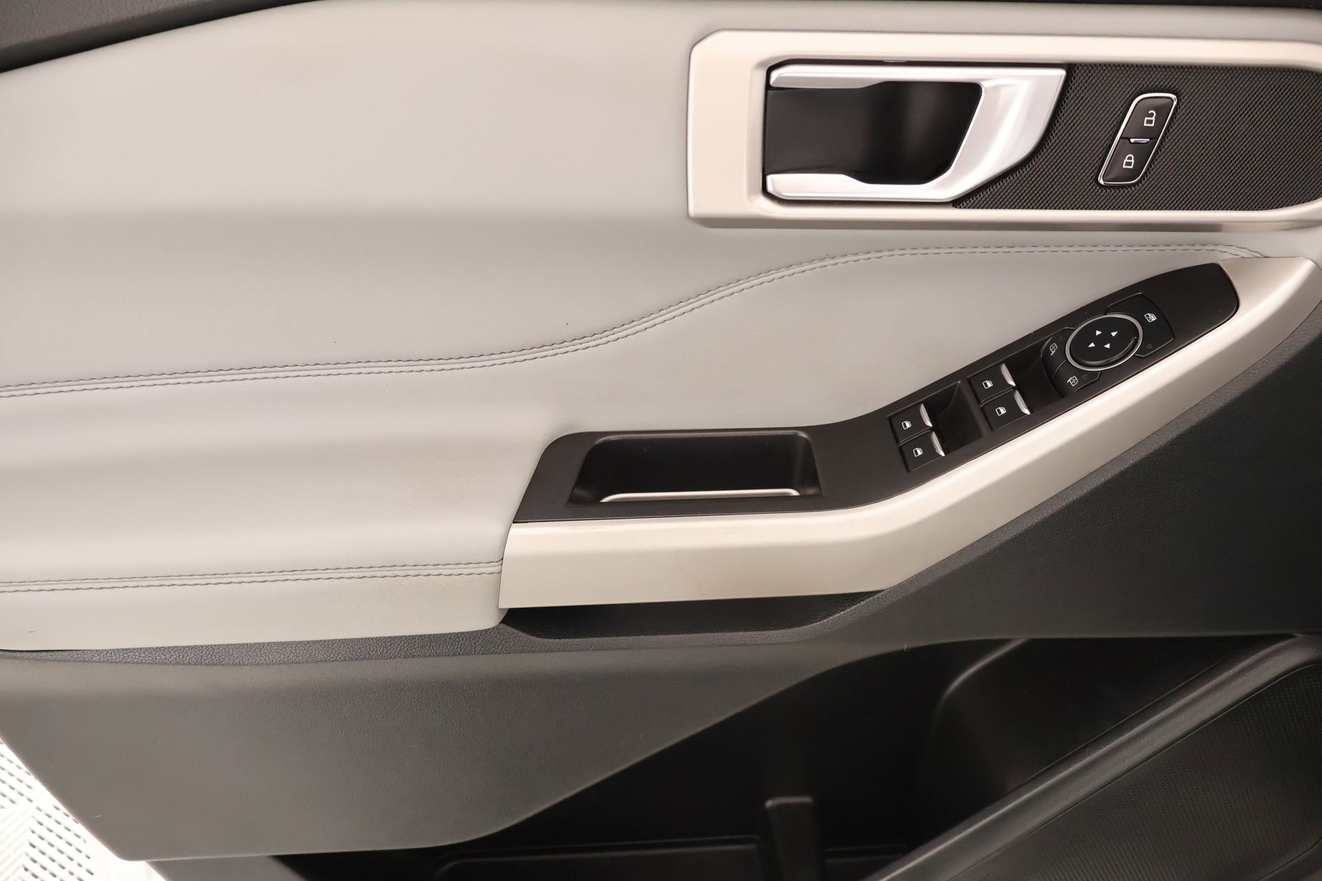 Used 2024 Ford Explorer XLT w/ Equipment Group 202A image 17