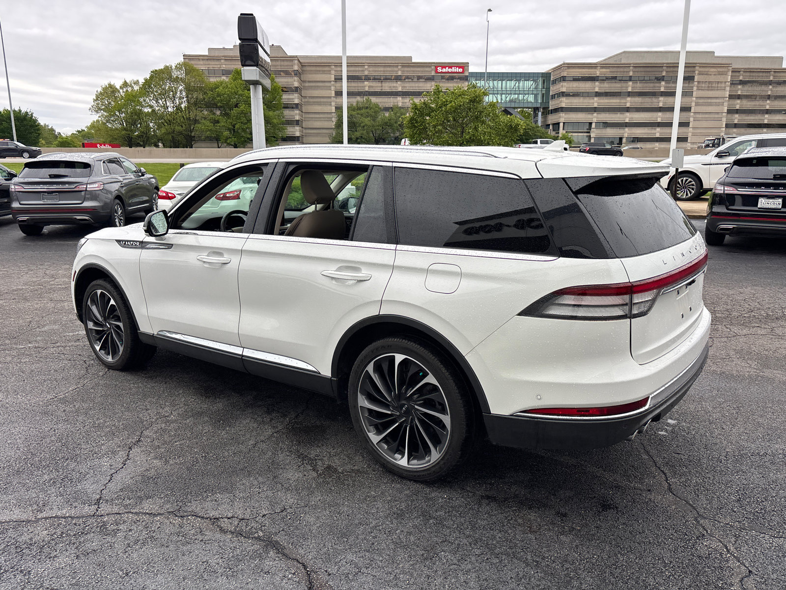 Certified 2024 Lincoln Aviator Reserve w/ Equipment Group 201A AWD/4WD image 5