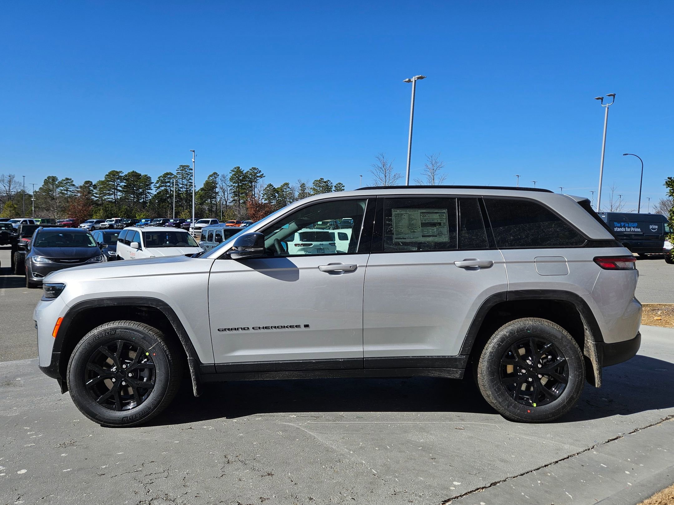 New 2026 Jeep Grand Cherokee Altitude image 4
