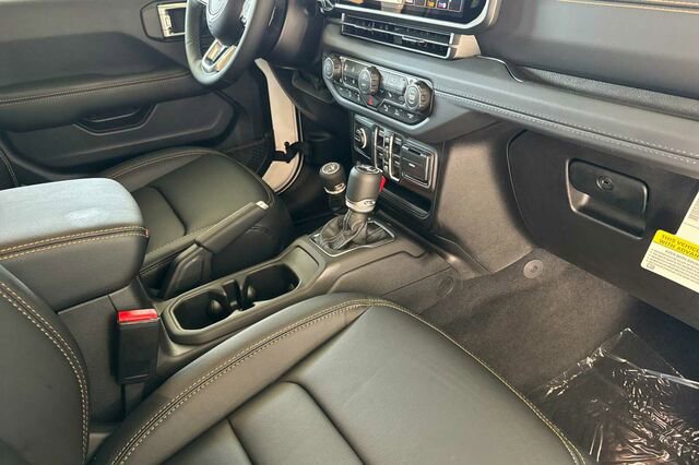 New 2026 Jeep Wrangler Unlimited Sahara AWD/4WD image 13