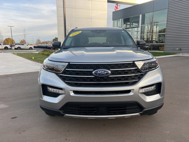Used 2023 Ford Explorer XLT w/ Equipment Group 202A image 2
