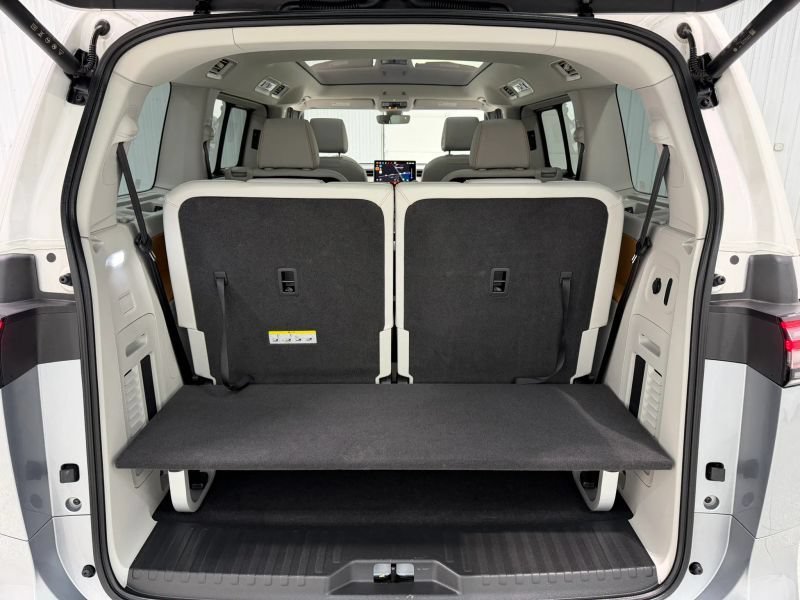 Used 2025 Volkswagen ID. Buzz 1st Edition AWD/4WD image 16